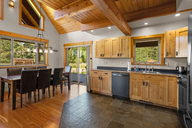 Building Photo - Luxury A-Frame Cabin in Columbia Falls — N...