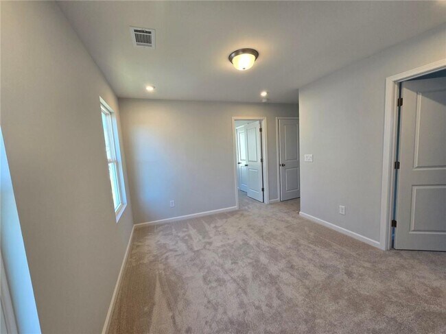 Building Photo - 3085 Cambridge Ml St