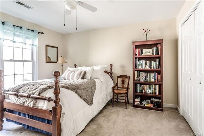 Building Photo - Beautifully maintained home in Birkdale with hardwood floors throughout 1st floor.