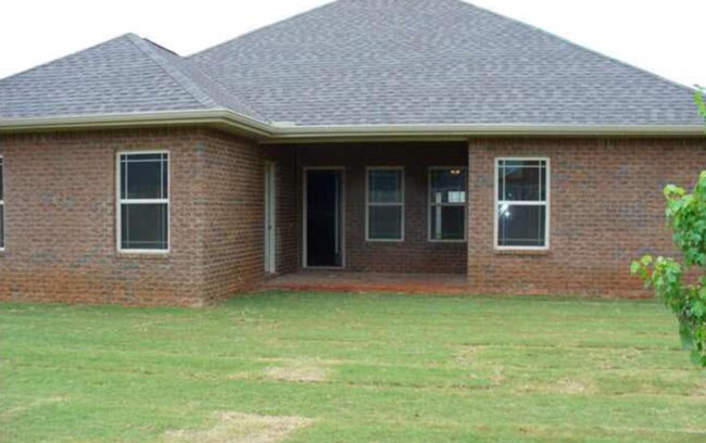 Building Photo - Madison City Schools with a Fenced Yard
