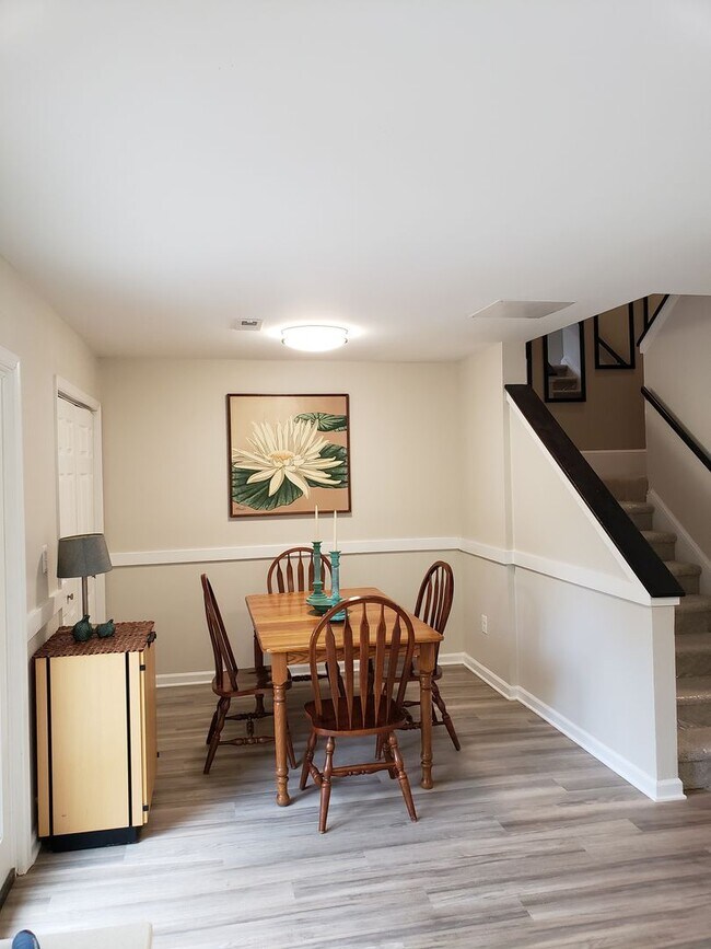 Building Photo - *4bd / 3ba Townhome near Downtown Raleigh*