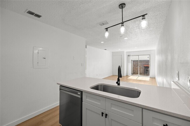 Building Photo - 5395 SE 30th Pl