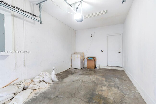 Building Photo - 2540 SW 85th Terrace