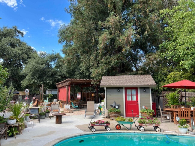 Building Photo - 5001 Whitney Ave