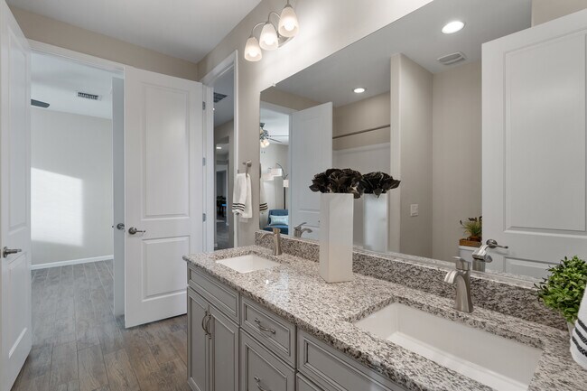 Building Photo - 14224 N Silverleaf Ln