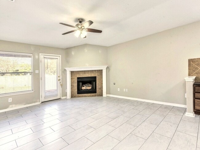 Building Photo - Comfortable 3BR / 2BA Home with Fireplace, Natural Light & Private Backyard