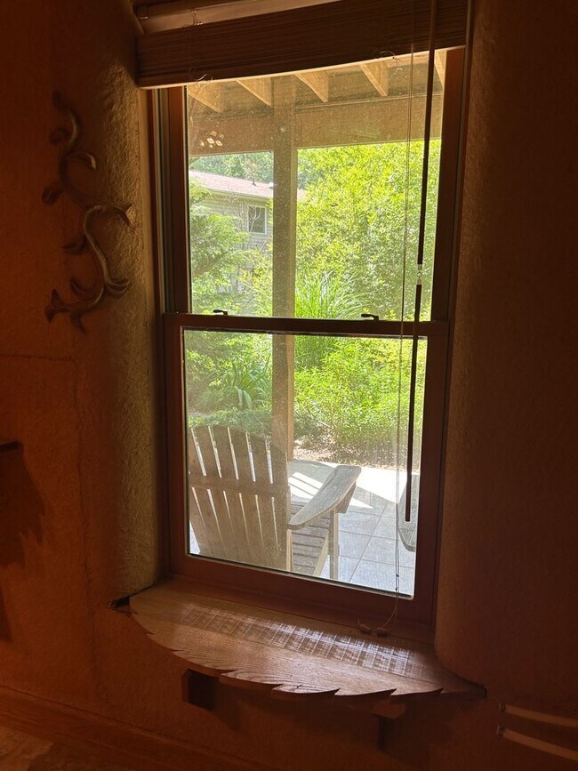 Building Photo - East AVL - Beautiful Zen Garden Apt with S...