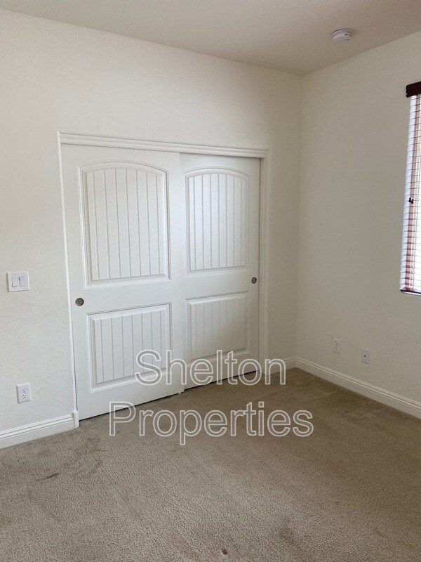 Building Photo - 2350 N Delaney Dr