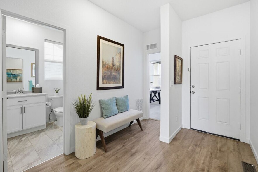 Building Photo - 930 Thinleaf Ln