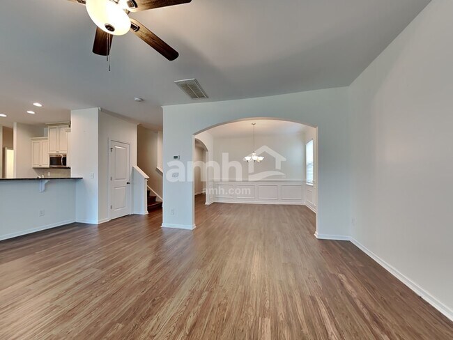 Building Photo - 614 Redbud Ln