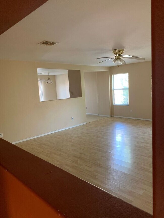 Building Photo - COMING SOON! Bright Open Floorplan in El Mirage