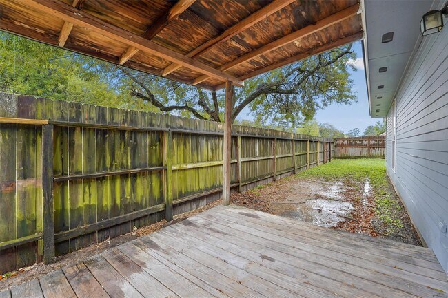Building Photo - 22101 Moss Falls Ln