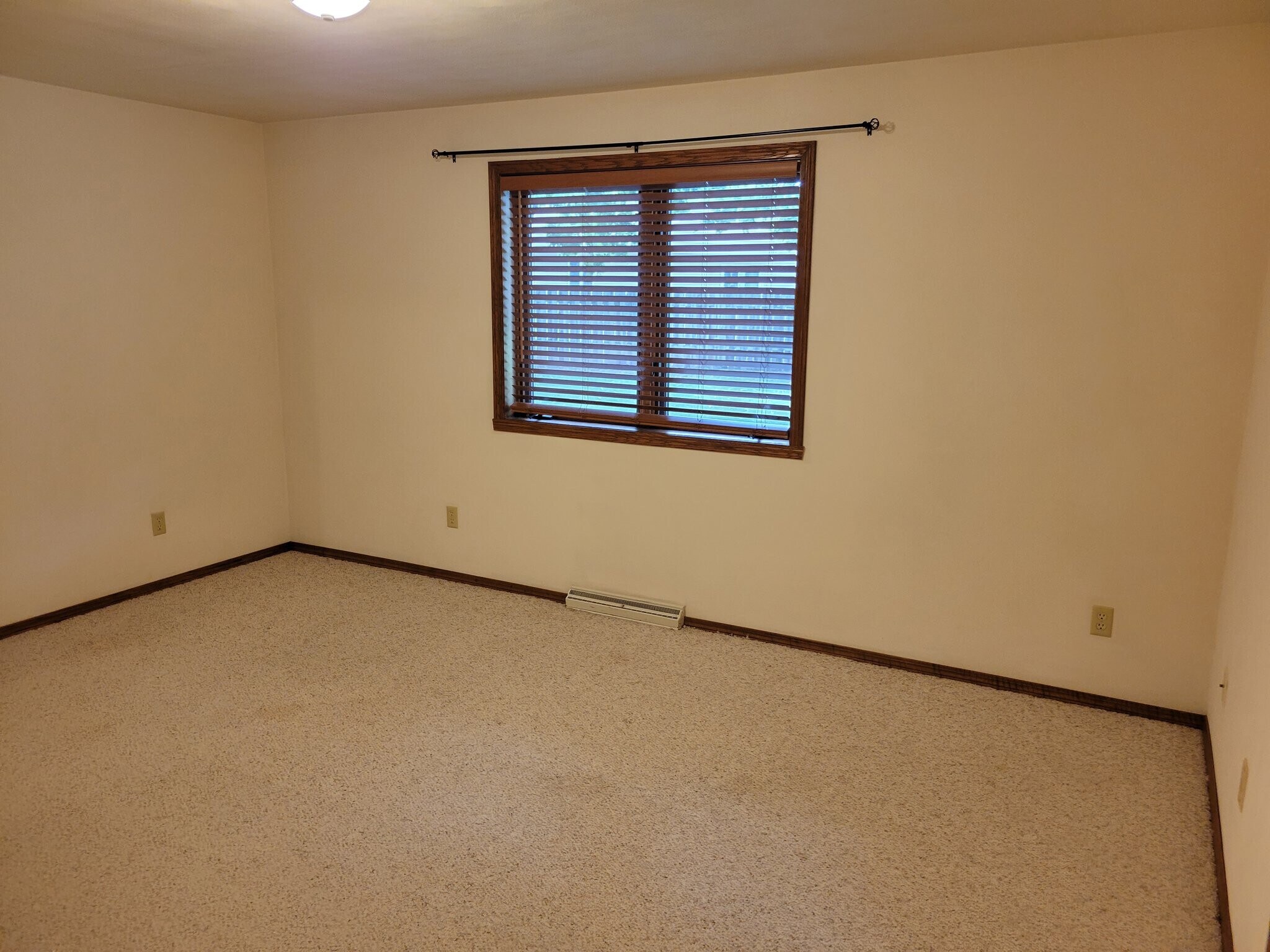 Building Photo - 13 Century Ct