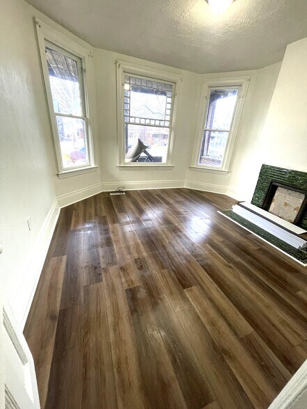 Building Photo - 617 E 6th St