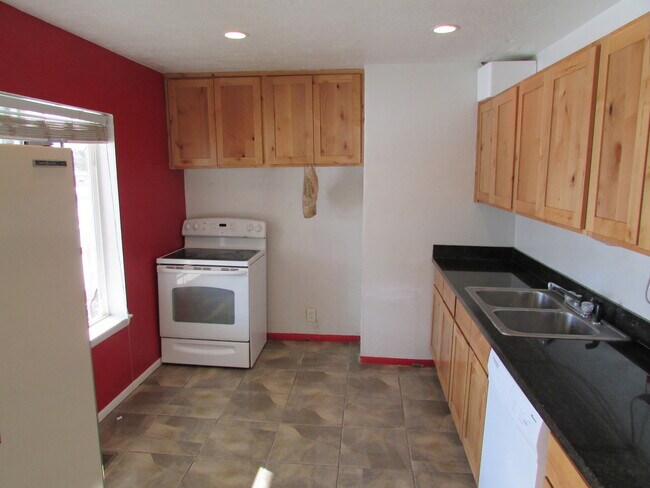 Building Photo - Pet friendly home in Spanish Fork