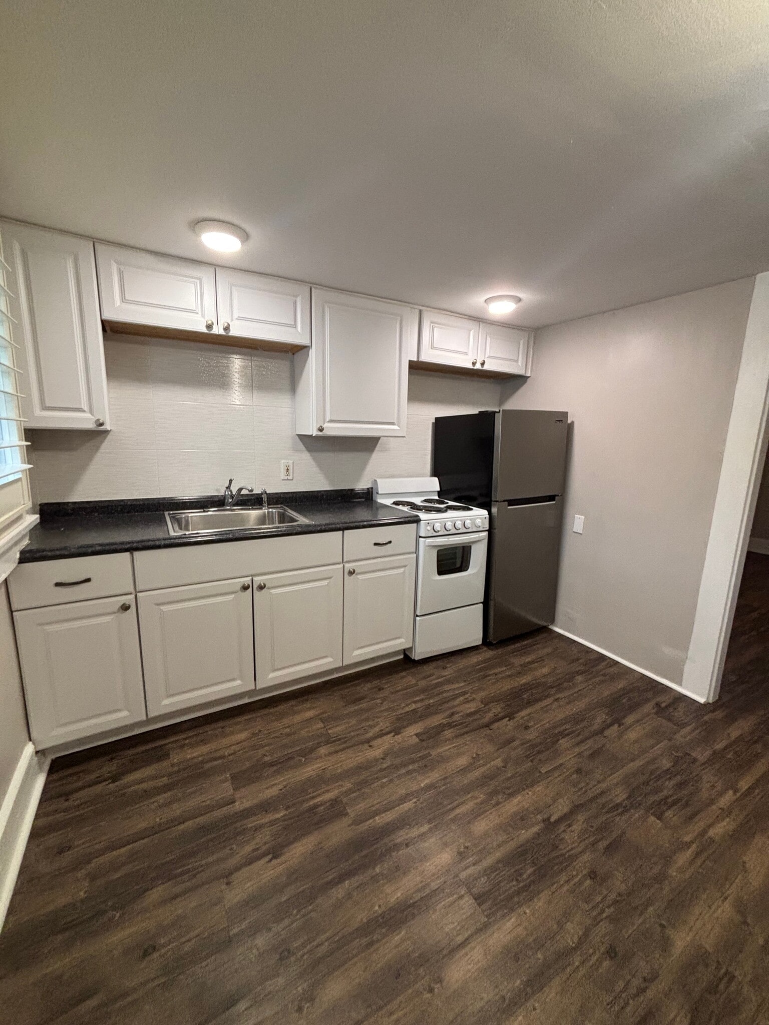 Building Photo - 1 Bed/1 Bath - Unit 4