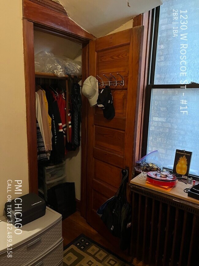 Building Photo - 1230 W Roscoe St