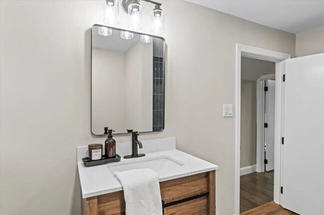 Building Photo - Goffstown Road