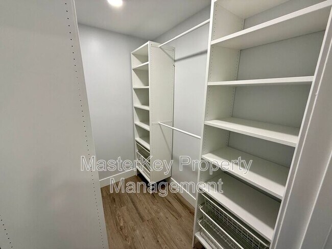 Building Photo - 209 Hollyhock Ln