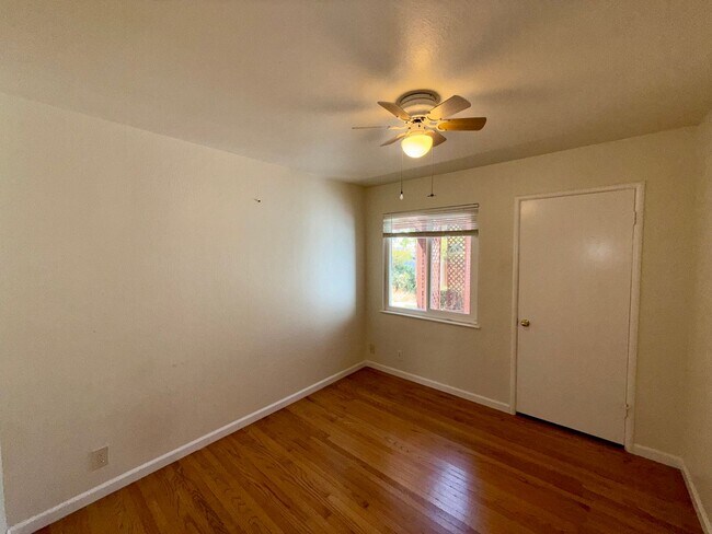 Building Photo - 6109 Golden Dawn Way