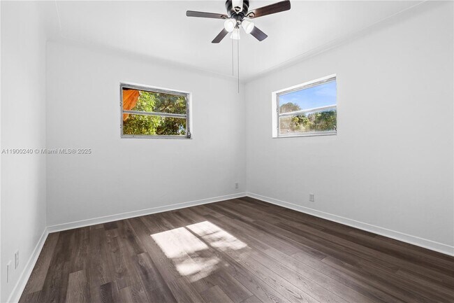 Building Photo - 201 S Biscayne River Dr