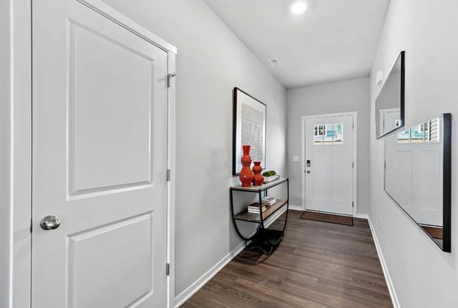 Building Photo - 1043 Maywood Ln