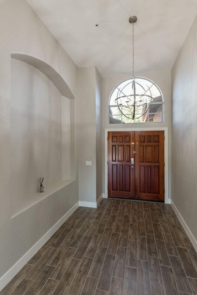 Building Photo - Ironwood Village - Completely Remodeled Interior, Single Level with Pool!