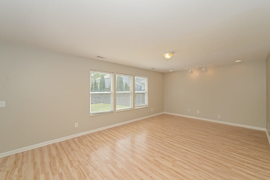 Building Photo - 2145 Erin Ln