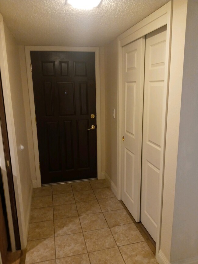 Building Photo - 824 Bridge St