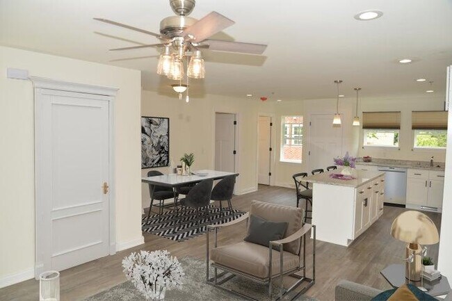 Building Photo - 208 Grand Ave