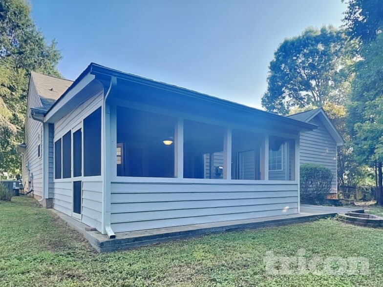 Building Photo - 309 Patrick Ave SW