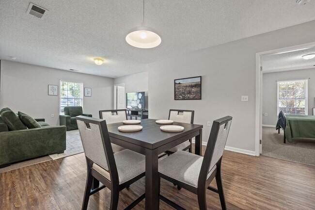 Building Photo - FULLY FURNISHED EXCLUSIVE SHORT AND MIDTERM RENTAL ONLY!