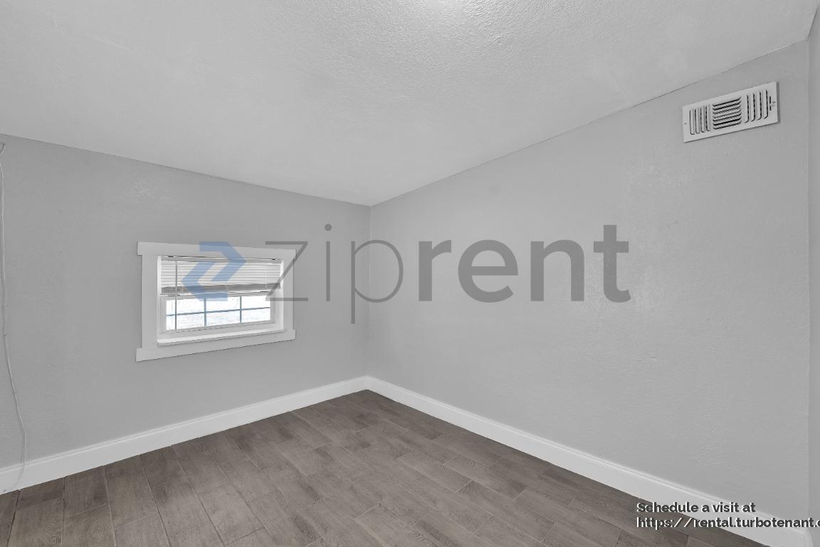 Building Photo - 9402 N 16th St