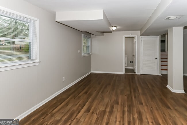 Building Photo - 6702 Londonderry Dr