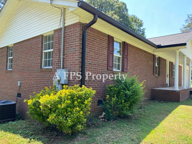 Building Photo - 184 Pine St SW