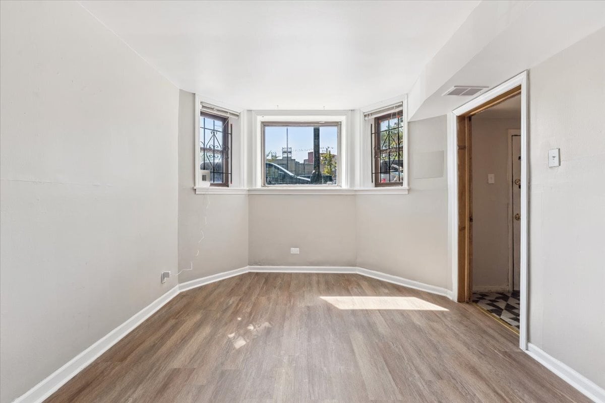 Building Photo - 1128 W Diversey Pkwy