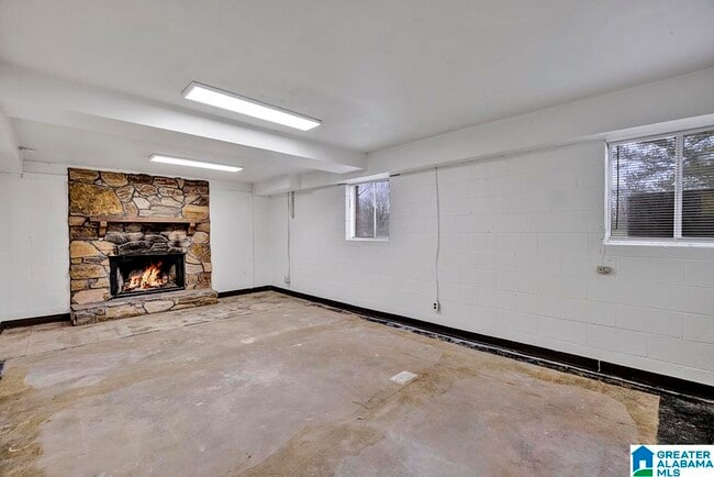 Building Photo - 126 E Jones Ct