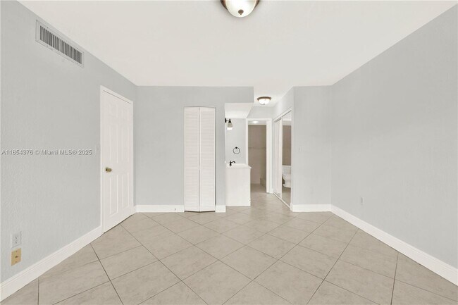 Building Photo - 1335 W 68th St