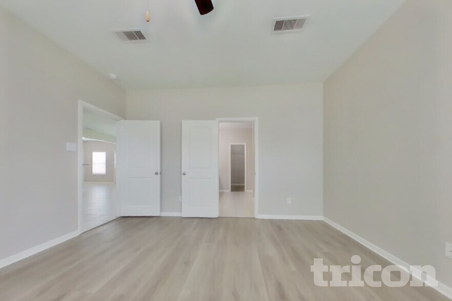 Building Photo - 916 American Monarch Dr