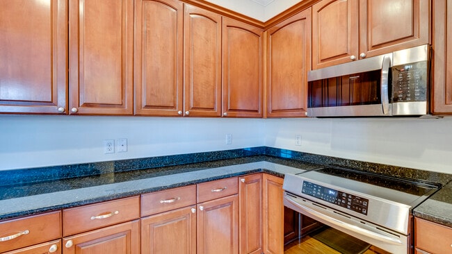 Building Photo - 407 E Hull St