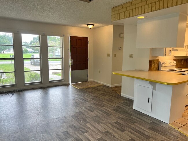 Building Photo - 4608 Sandy Ln