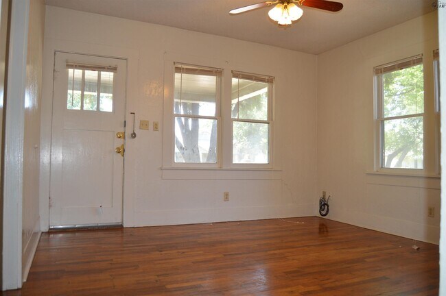 Building Photo - 1409 Bell St