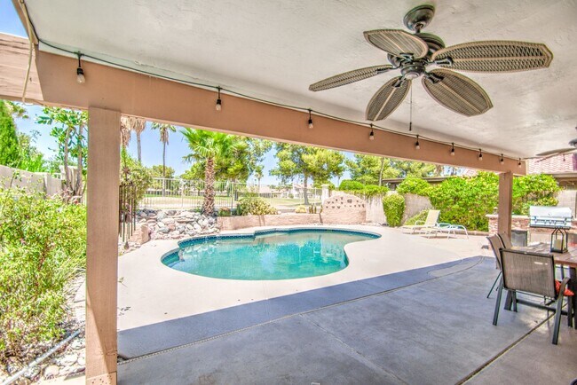 Building Photo - 4bd, 3ba on Arrowhead Golf Course!