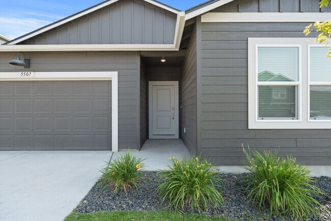 Building Photo - Newer 4 Bed 2 Bath DR Horton Home in Indian Trail