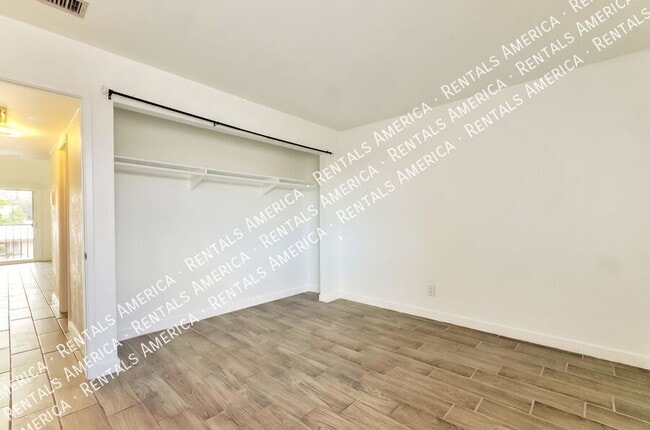 Building Photo - 828 S Langley Ave