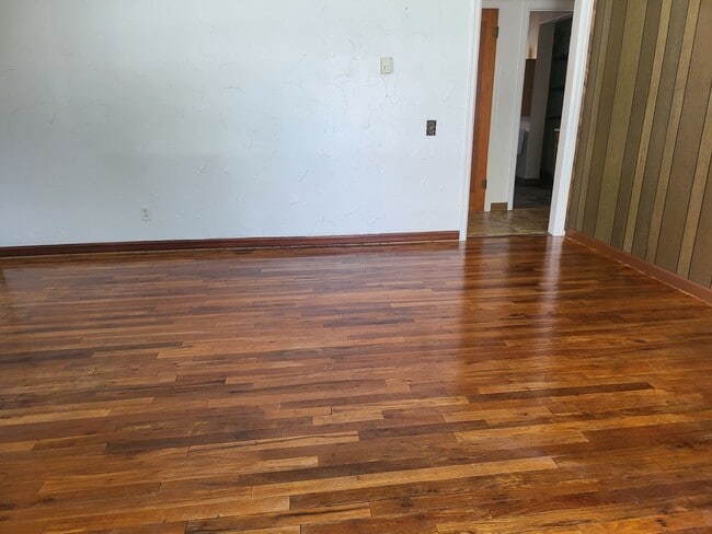 Building Photo - Home in Riverton