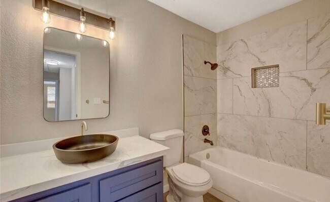 Building Photo - 1735 Navarre Ln