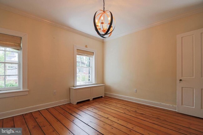 Building Photo - 217 S Lee St