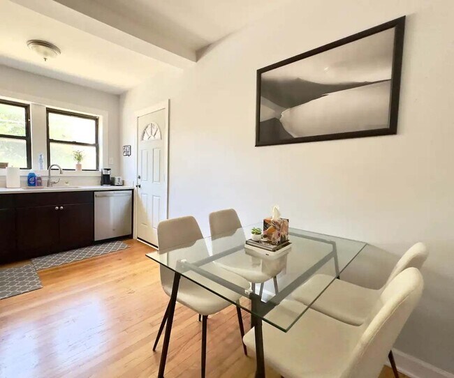 Building Photo - 6441 N Hamilton Ave