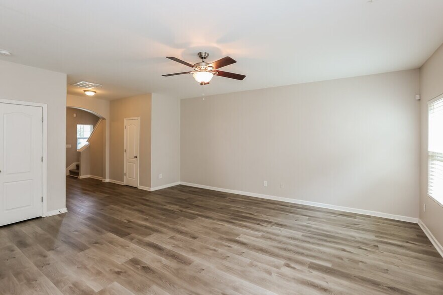 Building Photo - 2621 Meadow Crossing Dr